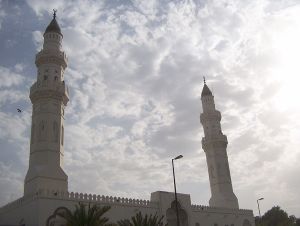800px-Front_Quba_Mosque